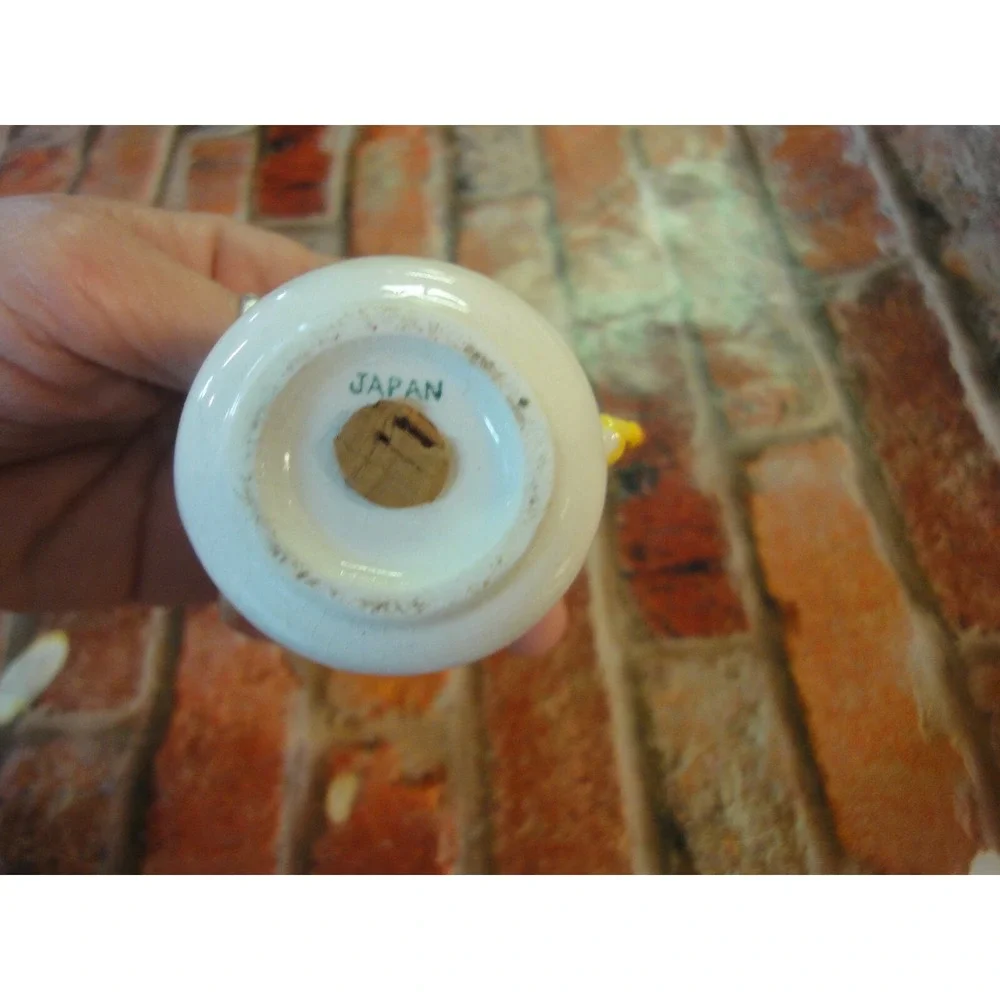 Japan made vintage‎ teapot shape flower  salt shaker tea party decoration